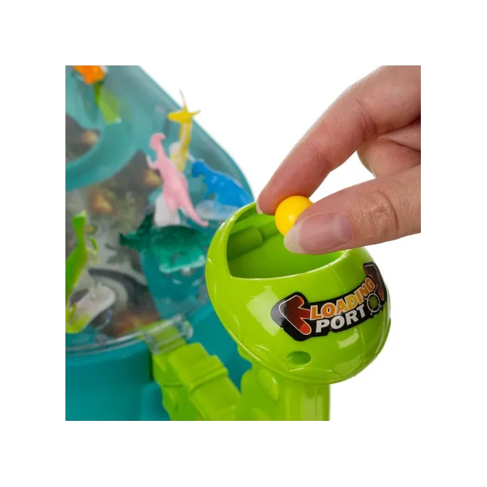 dzieci bawiące się grą Bitwa dinozaurów przy wspólnej zabawie