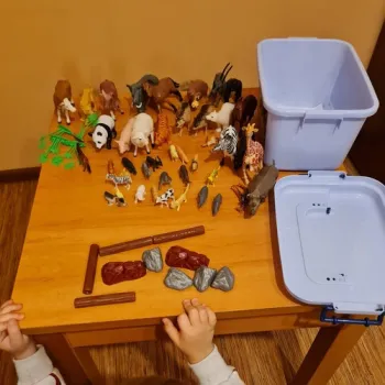 zestaw figurek safari: zebra, lew i hipopotam kruzzel 24816