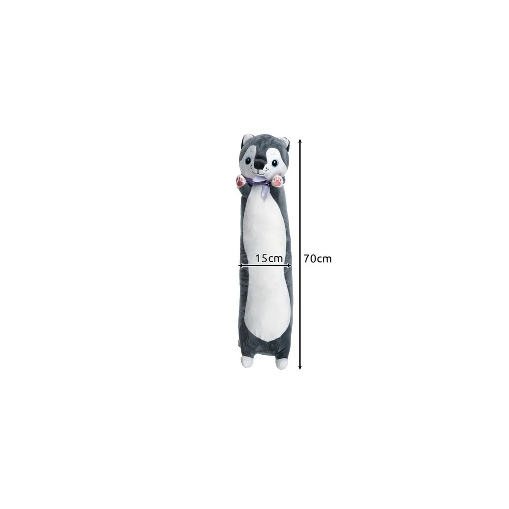 duża maskotka pies kruzzel leżąca bokiem na tle białego tła