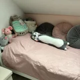 przytulanka pies 70cm kruzzel pokazana w pozycji do przytulania