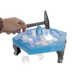 Zbliżenie na kolorowe elementy zestawu: kostki lodu w białym i niebieskim kolorze