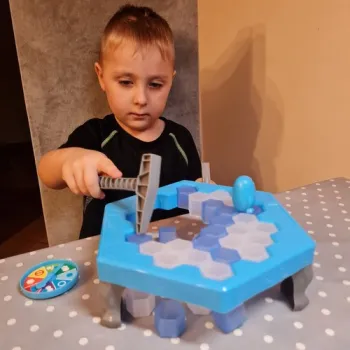 Gra Pingwiny 24925 jako ciekawy pomysł na prezent dla dzieci