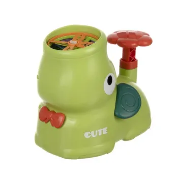 Dzieci bawiące się łapaniem latających dysków na zewnątrz