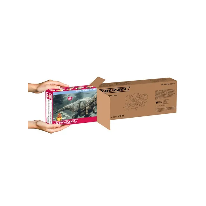 akcesoria do wykopalisk: młotek i pędzelek obok zestawu