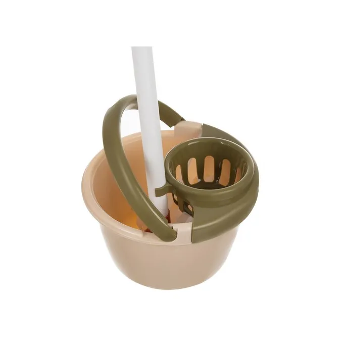 Małe szczotki i szufelki z zestawu do zabawy w sprzątanie