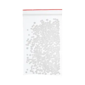 Śliwkowy, beżowy i biały kolor w zestawie sprzątającym dla dzieci