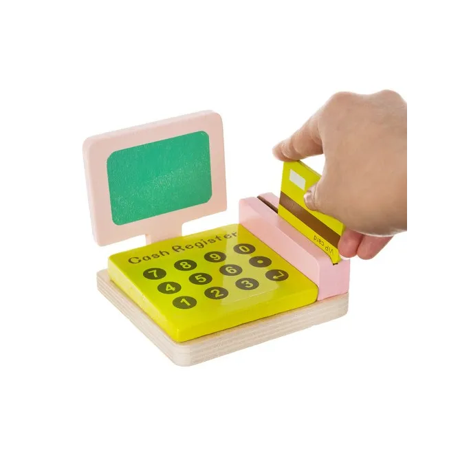 detal drewnianej kasy z przyciskami i miejscem na kartę płatniczą