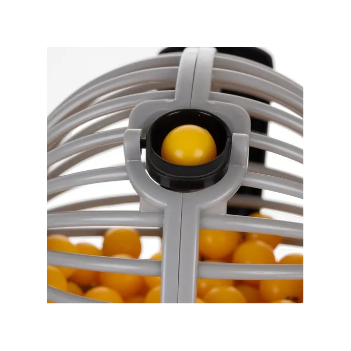 Detal zbliżenia na kartę Bingo używaną w grze planszowej Kruzzel 25006