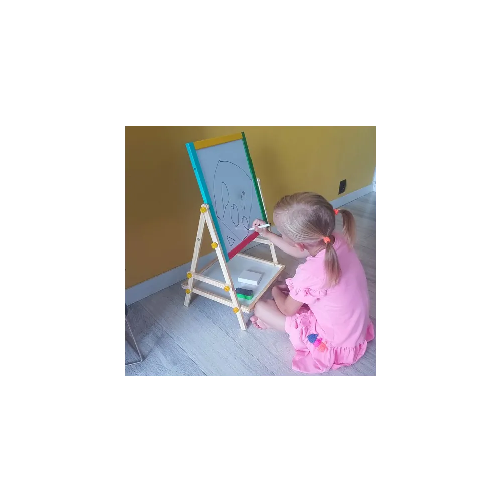 Opakowanie produktu i wszystkie elementy zestawu na jednolitym tle