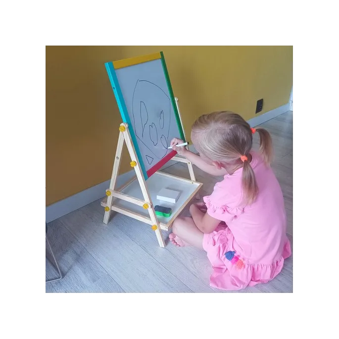 Opakowanie produktu i wszystkie elementy zestawu na jednolitym tle