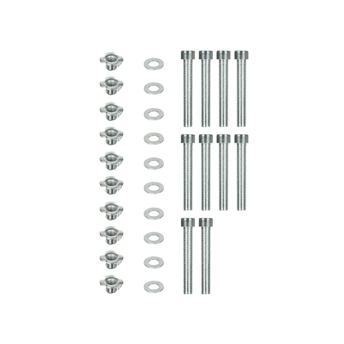 ręka dziecka łapiąca za kolorowy uchwyt wspinaczkowy
