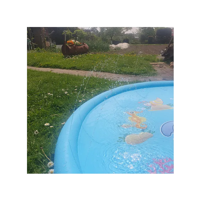 fontanna wodna aktywna na obrzeżu maty