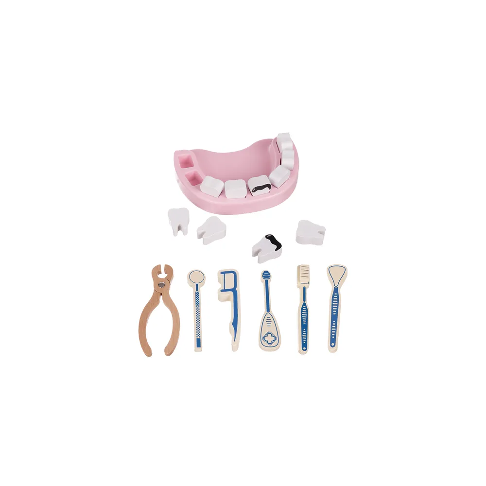 Zbliżenie na stetoskop i termometr z zestawu małego doktora