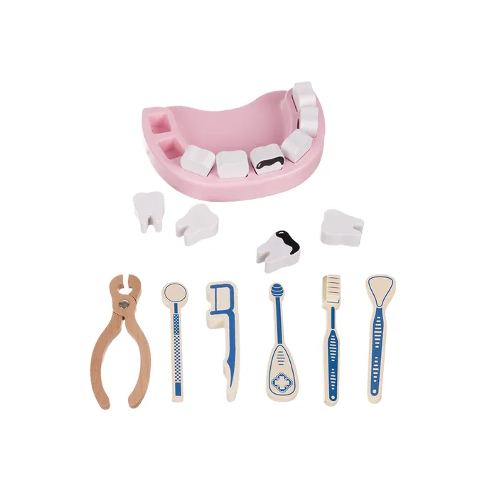 Zbliżenie na stetoskop i termometr z zestawu małego doktora