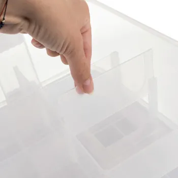 przezroczysty pojemnik do organizacji przestrzeni zabaw