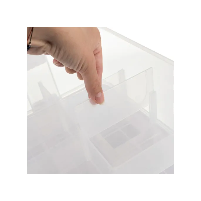 przezroczysty pojemnik do organizacji przestrzeni zabaw