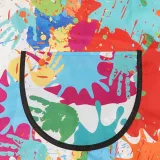 Zapięcie na rzep z tyłu fartucha pozwalające na łatwe zakładanie