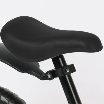 błotnik w rowerku biegowym kruzzel chroniący przed rozpryskami