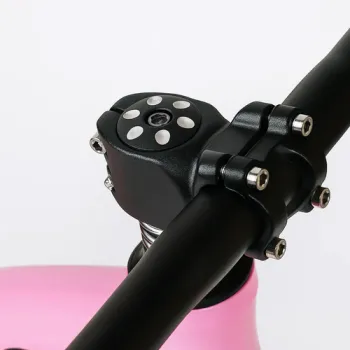 błotnik chroniący dziecko przed zabrudzeniami podczas jazdy rowerkiem