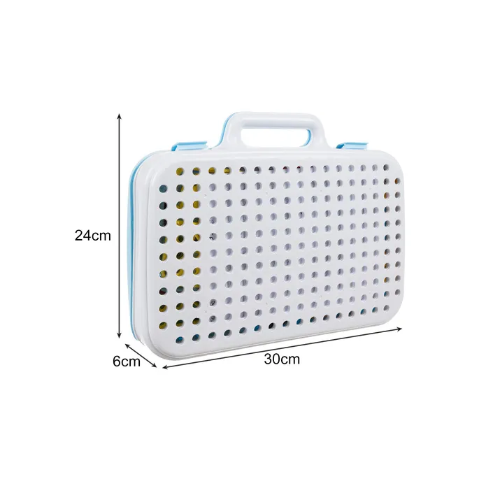 Zbliżenie na śrubki i nakrętki zestawu mozaiki kreatywnej dla dzieci