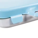 Widok walizki z otwartym wnętrzem z poukładanymi akcesoriami