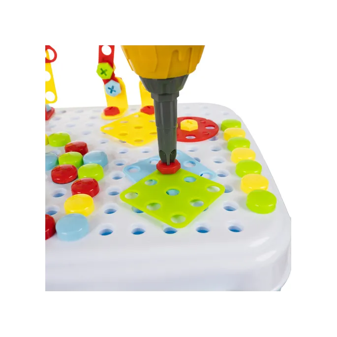 Detail perforowanej powierzchni walizki do tworzenia kompozycji