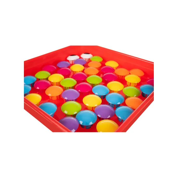 wielokolorowa mozaika ułożona przez dziecko na białej planszy