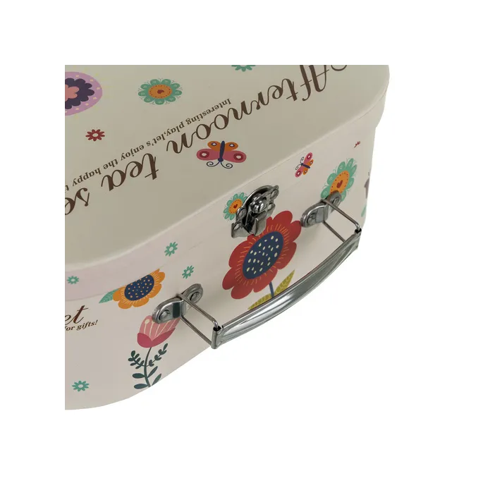 cały zestaw rozłożony z widocznymi akcesoriami do herbaty