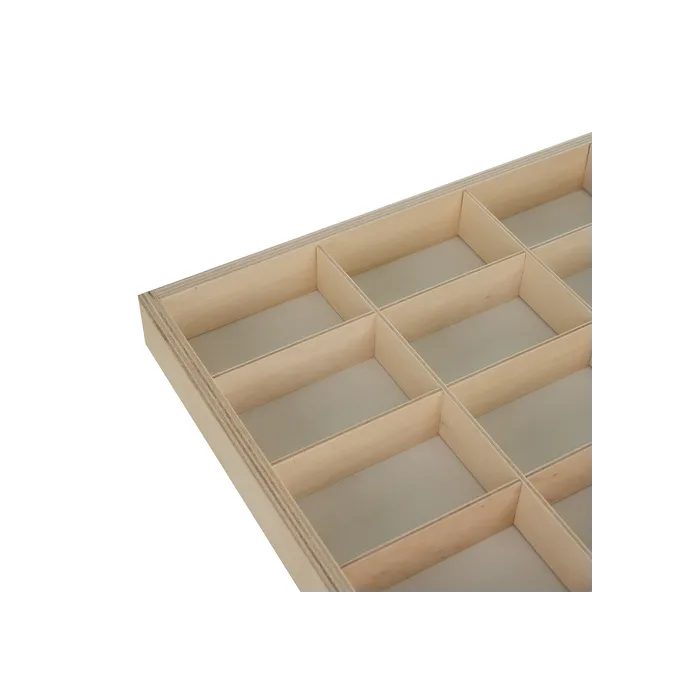 Półka na lalki z elementami montażowymi kompletna w zestawie