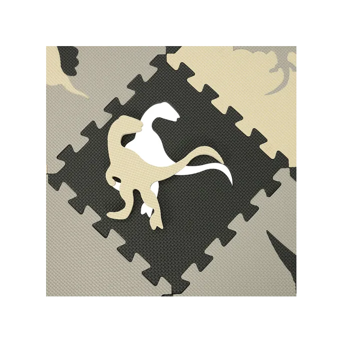 Układanie puzzli piankowych na podłodze przez dziecko