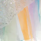 sukienka dziecięca z tiulem i błyszczącymi detalami na kostiumie