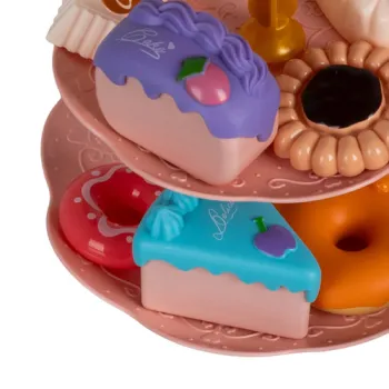 łyżeczki i szczypce z dziecięcego zestawu do herbaty