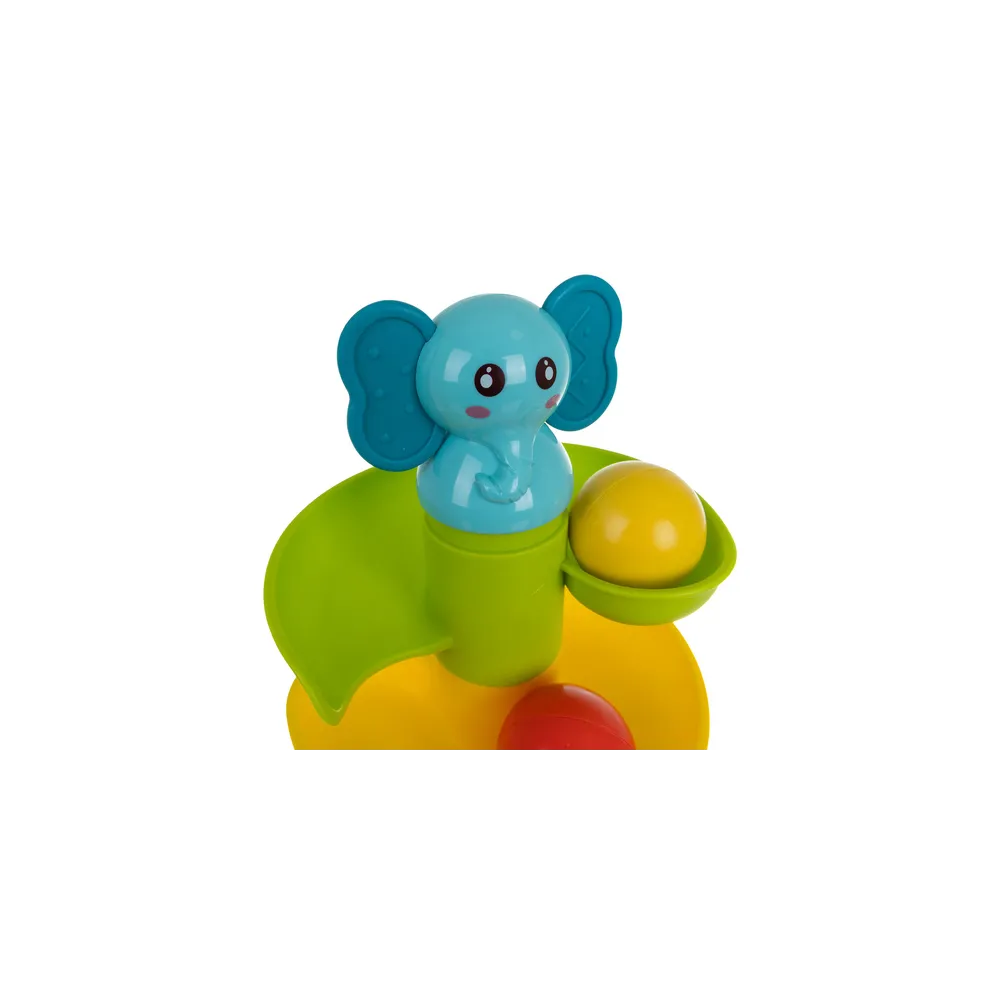 Widok wieży z piłeczkami w trakcie zabawy z dzieckiem