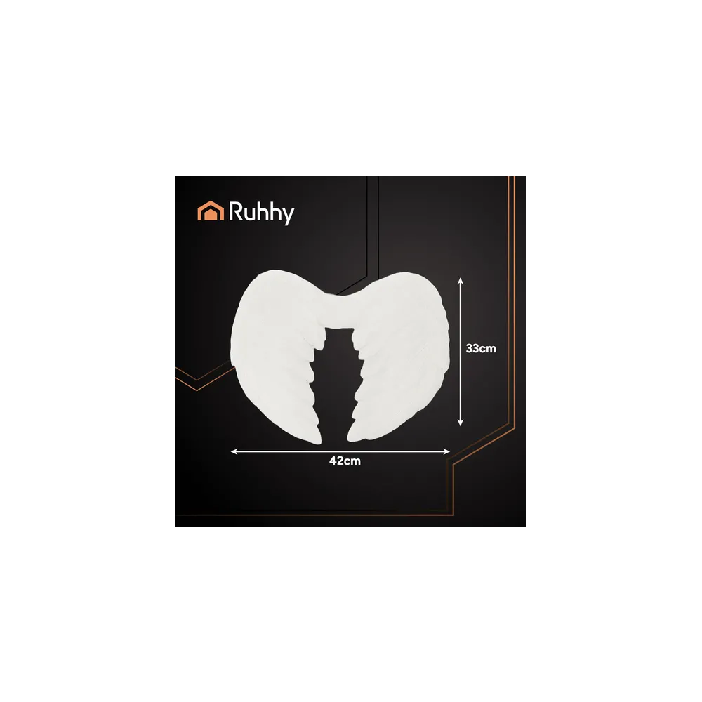 zbliżenie na pierzaste skrzydła anioła 45 x 35 cm