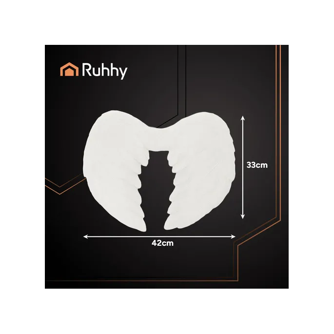 zbliżenie na pierzaste skrzydła anioła 45 x 35 cm