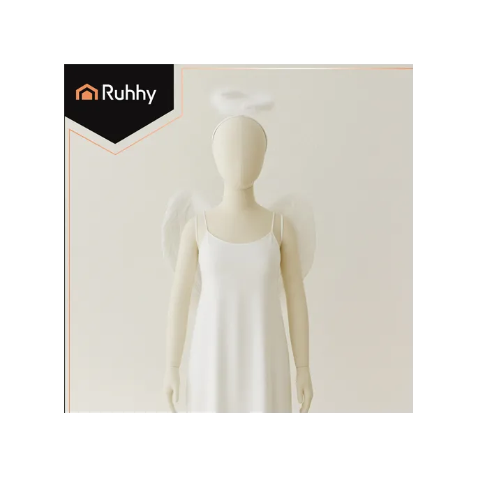 anielskie skrzydła z realistyczną fakturą piór na modelu