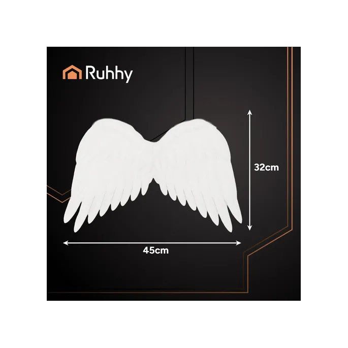 skrzydła anioła prezentowane na modelu podczas sesji zdjęciowej