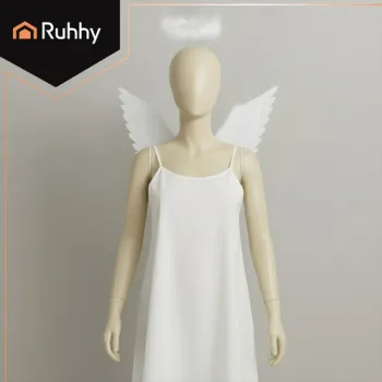 skrzydła anioła przedstawione w pełnej okazałości na białym tle