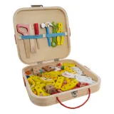 fragment zestawu z kolorowymi śrubkami, kołami i kluczem francuskim