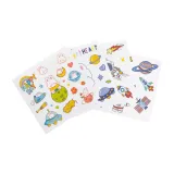 cały komplet zabawkowych narzędzi i części w pobliżu drewnianej skrzynki