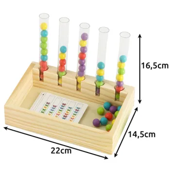 Zbliżenie na probówki i kolorowe kulki edukacyjne
