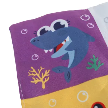 Kolorowe chusteczki rozłożone obok sorter pudełka Kruzzel 26289