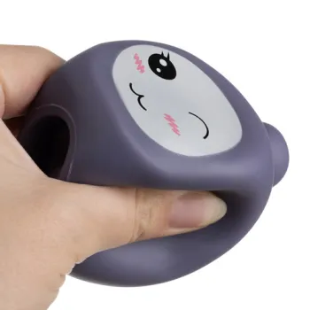 Kolorowe pudełko z klockami sensorycznymi przeznaczone do przechowywania