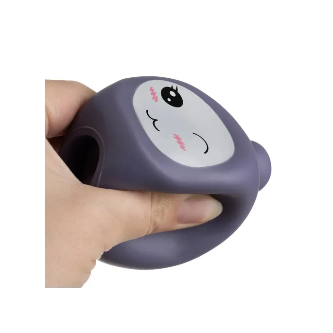 Kolorowe pudełko z klockami sensorycznymi przeznaczone do przechowywania