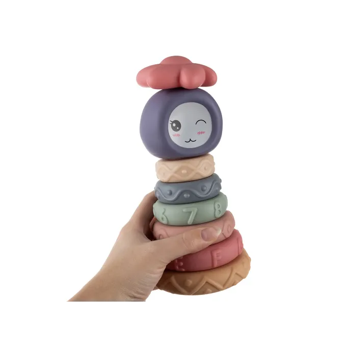 Klocki sensoryczne z piszczałką ukazane przy ściskaniu dłonią