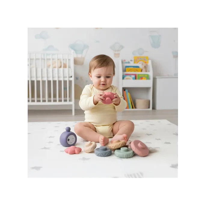 Komplet klocków sensorycznych 8 sztuk prezentowany na zdjęciu z bliska