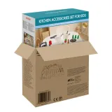 Zbliżenie na czajnik i rondelek z zestawu akcesoriów kuchennych dla dzieci