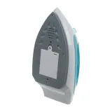 elementy zestawu żelazka dla dzieci na tle kartonu transportowego