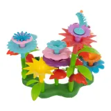 wszystkie 139 elementów klocków ułożone na stole