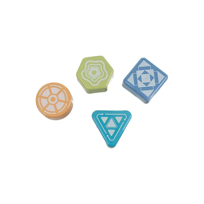 zestaw wszystkich elementów z kolorowym opakowaniem w tle